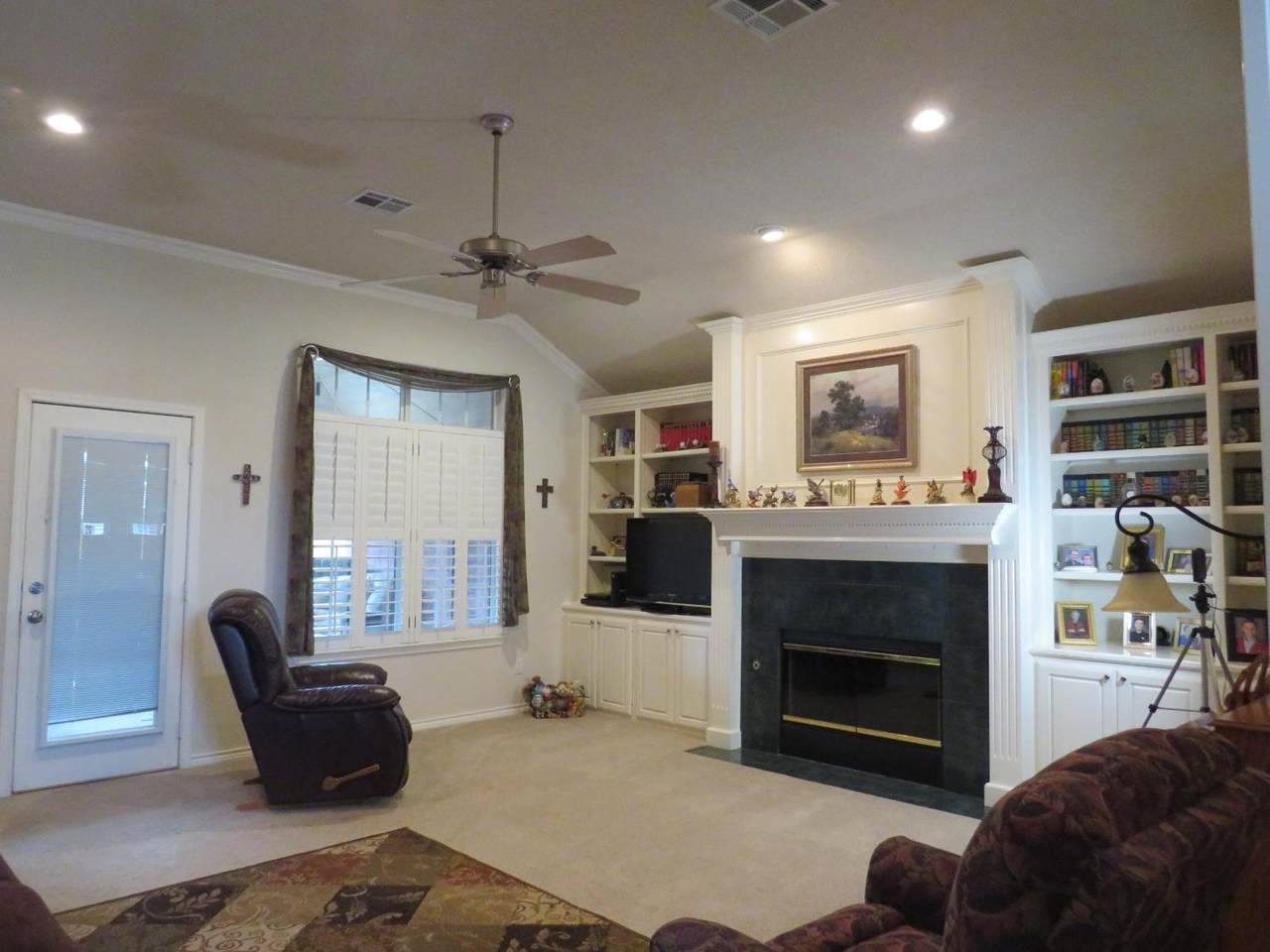5515 100th Street - Photo 1