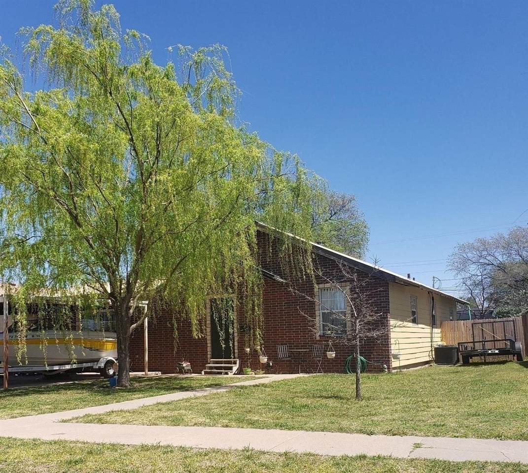 1503 Ave G - Photo 1