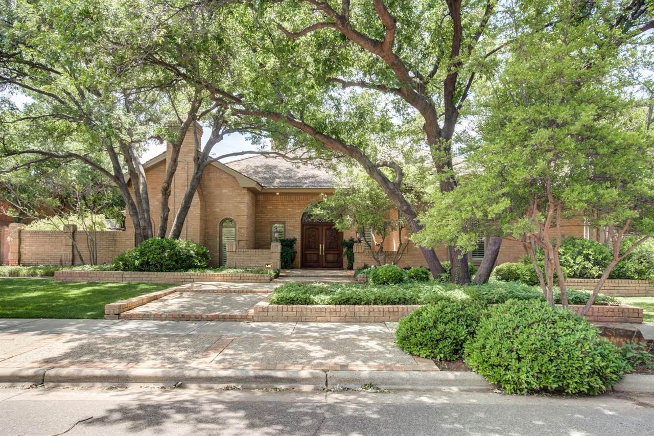 4605 7th Street - Photo 1