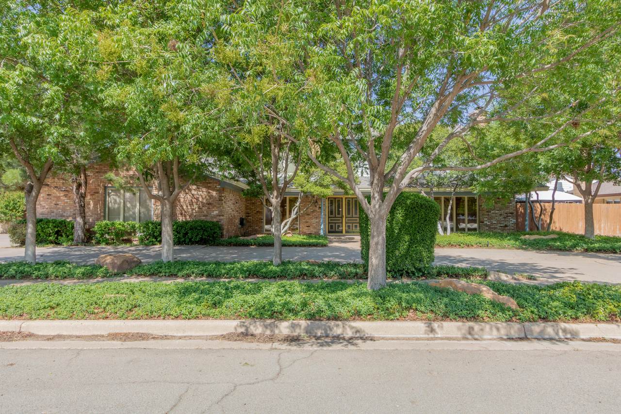 1804 Albany Avenue - Photo 1