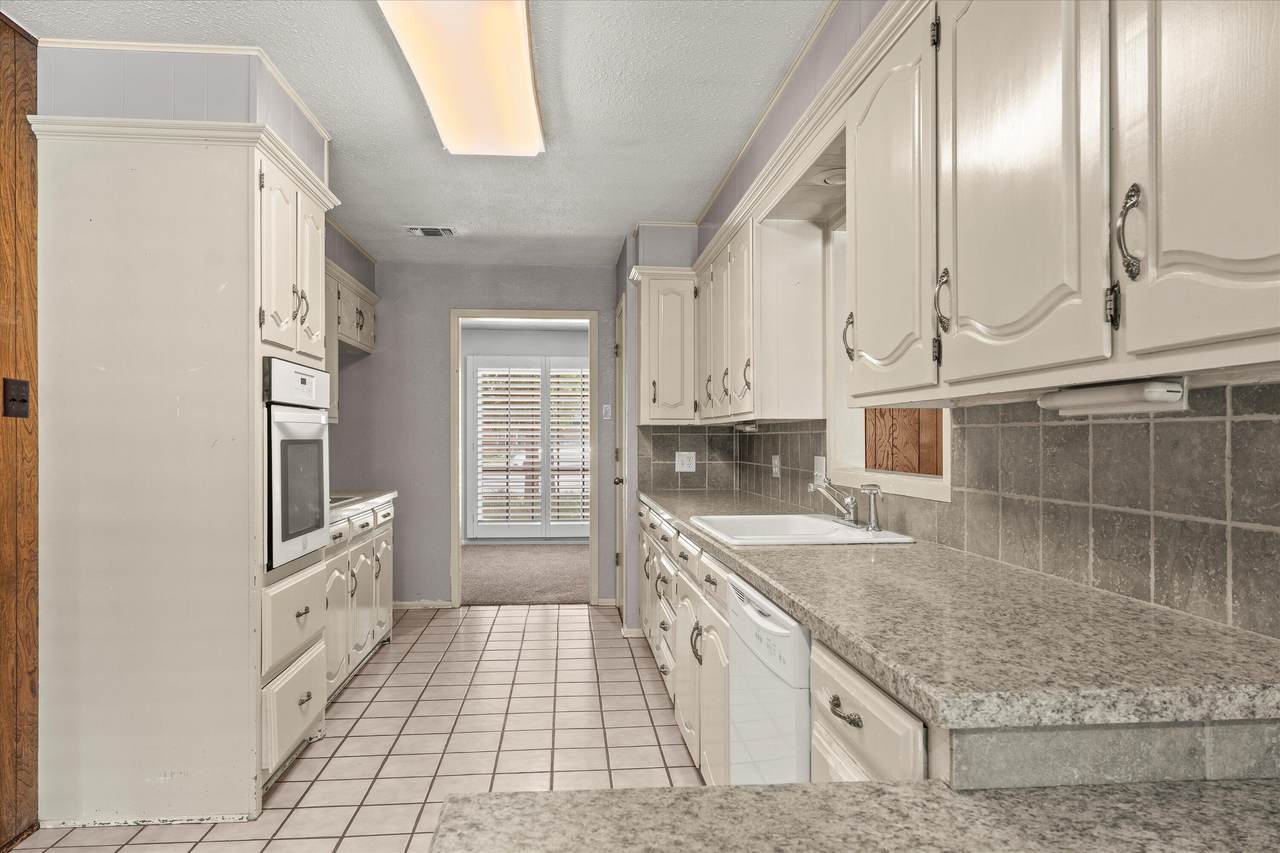 312 Cottonwood Lane - Photo 1