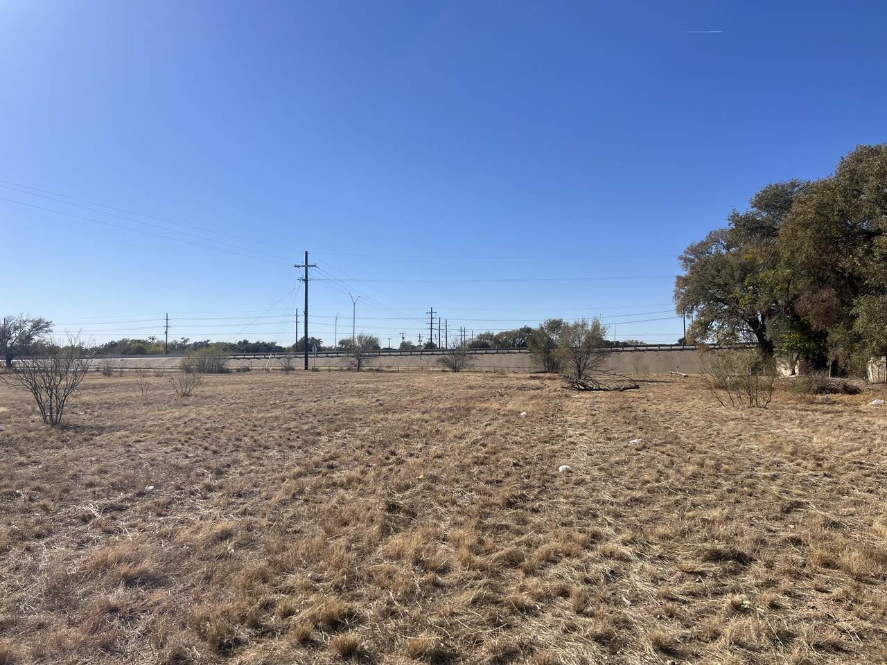 4002 Interstate 27 - Photo 1