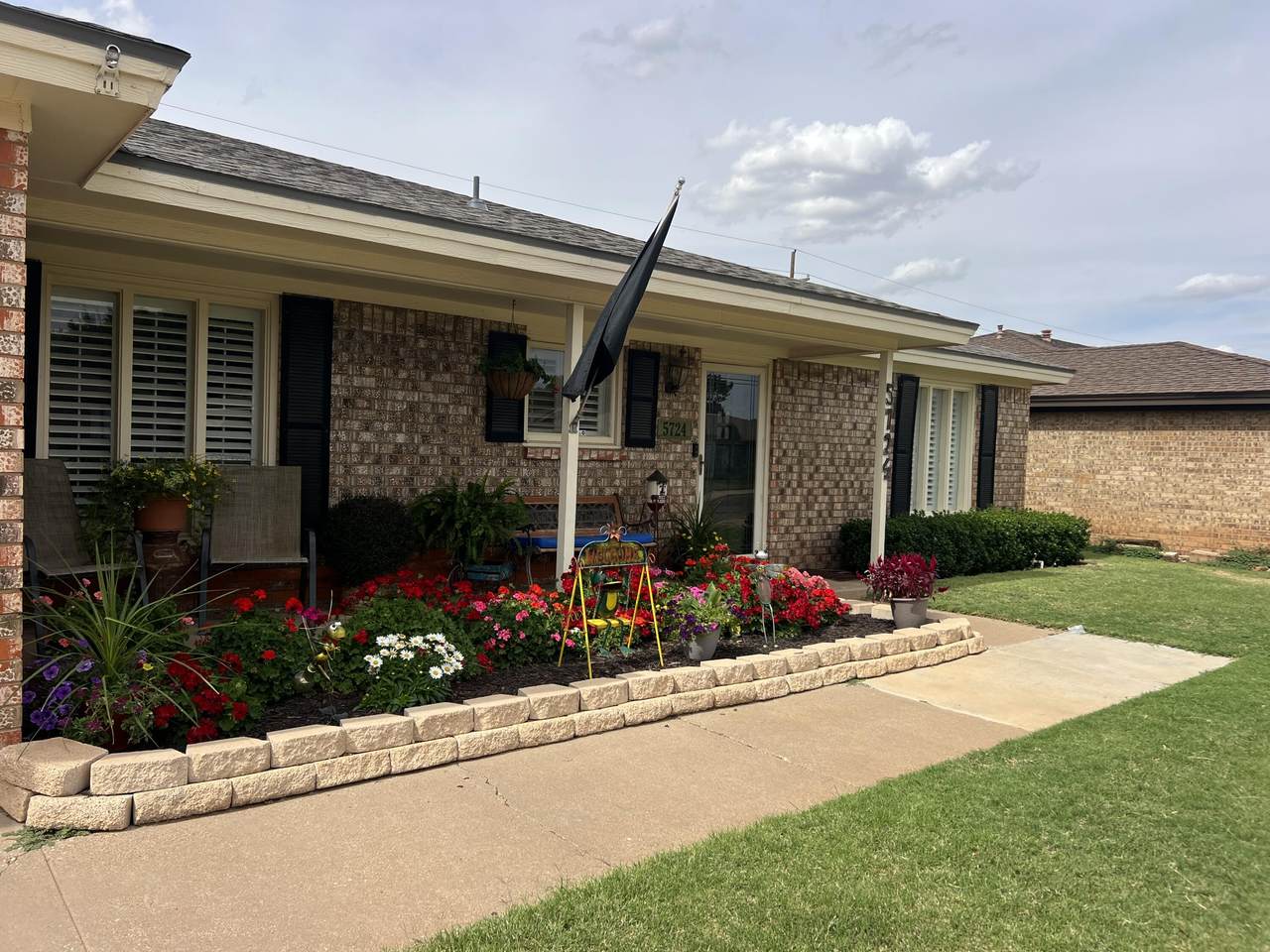 5724 74th Street - Photo 1