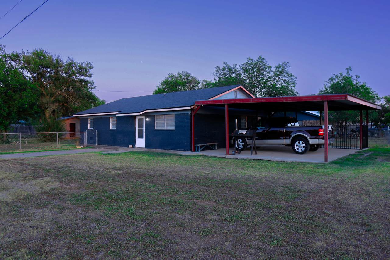 1201 Ave J - Photo 1
