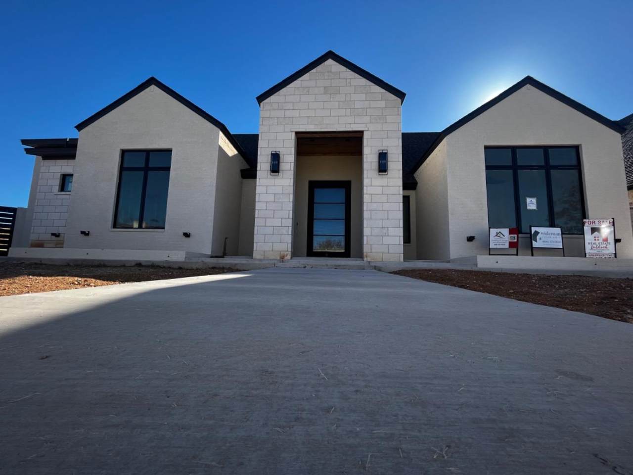 4901 117th Street - Photo 1