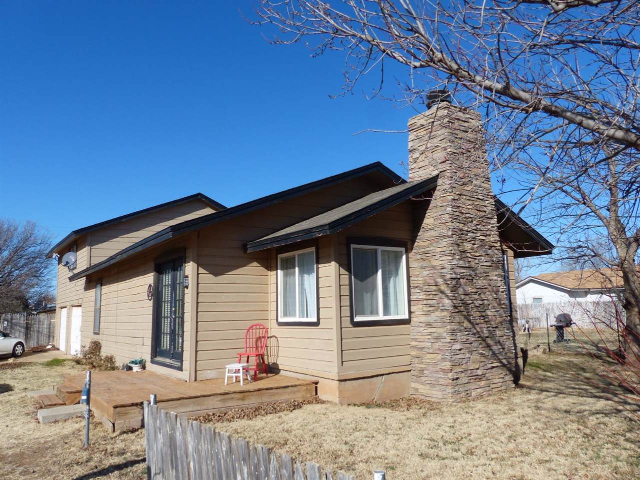 1401 Ave J - Photo 1