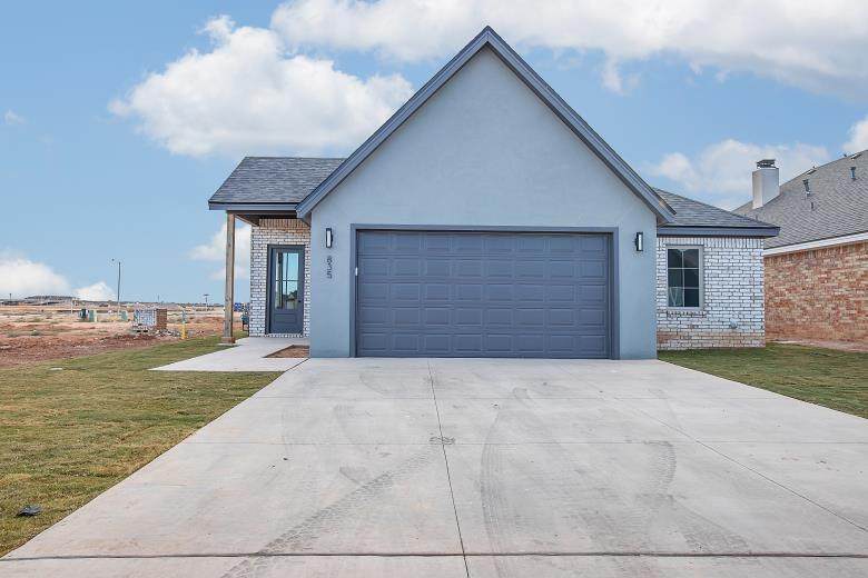 835 6th Circle - Photo 1
