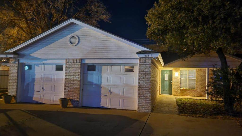 111 Magnolia Street - Photo 1