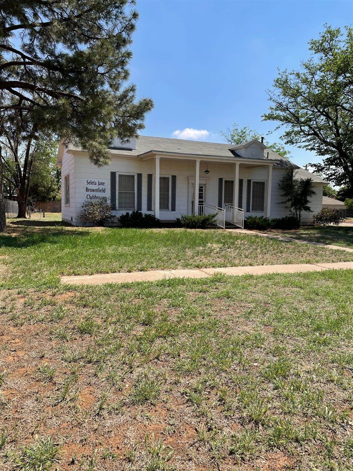 702 Broadway Street - Photo 1