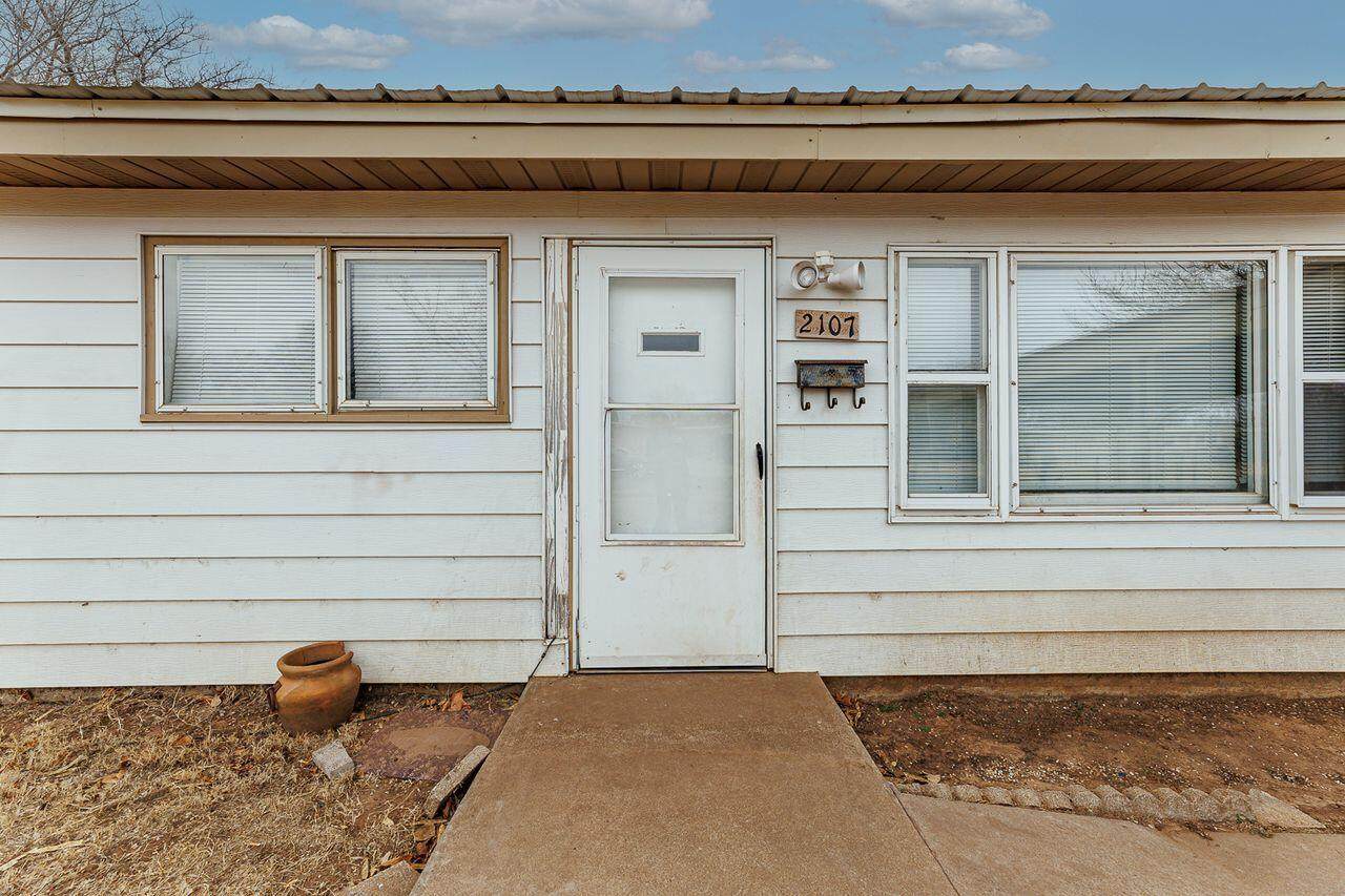 2107 48th Street - Photo 1