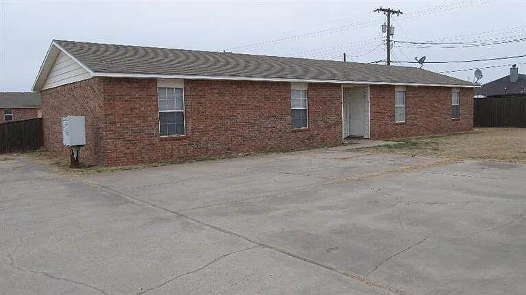 914 82nd Street - Photo 1
