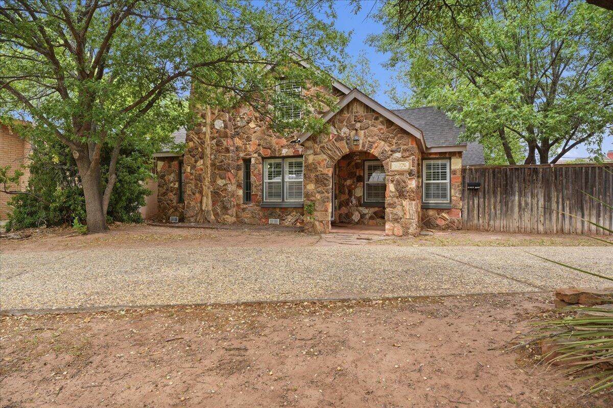2702 20th Street - Photo 1