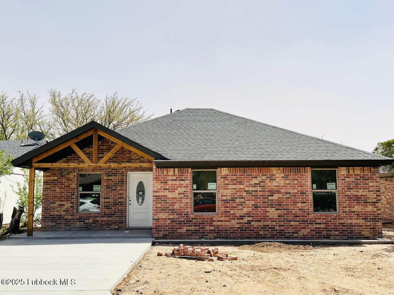711 15th Street - Photo 1