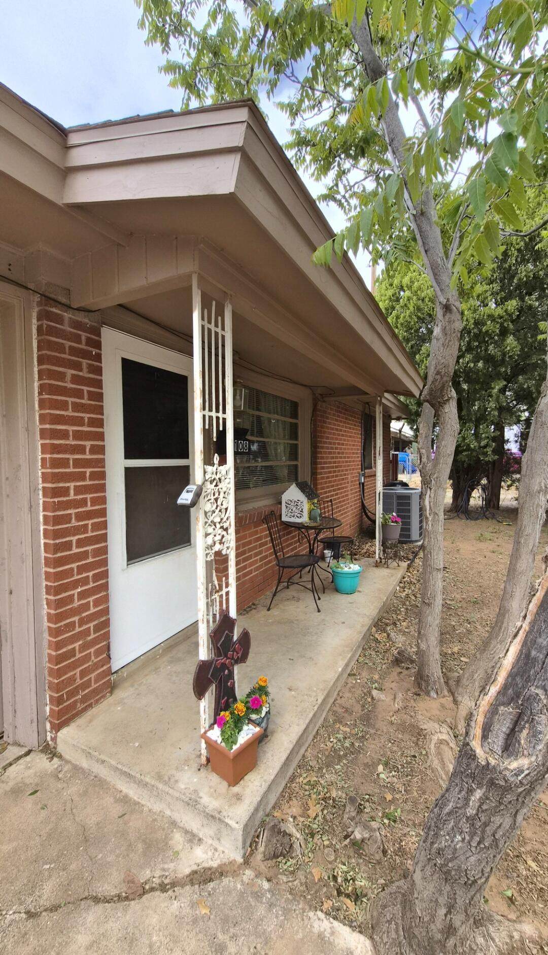 6108 Ave W - Photo 1