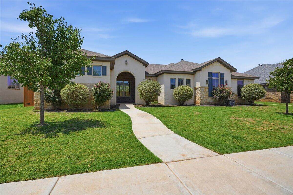 704 8th Street - Photo 1