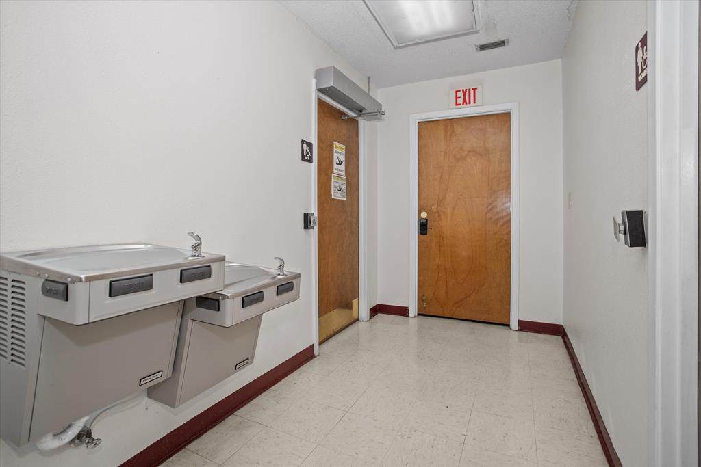 3201 - 5 S Medford Drive - Photo 1