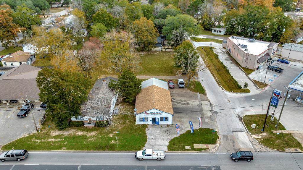 1109 South Chestnut - Photo 1