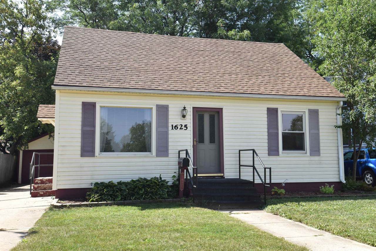 1625 Linden Ave - Photo 1