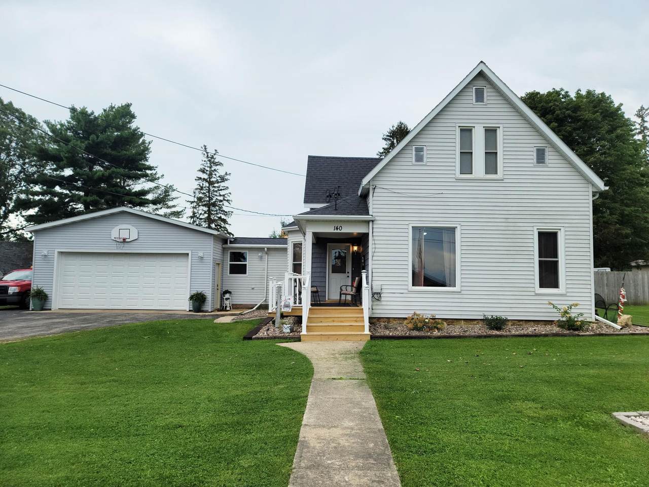 140 Woodward Ave - Photo 1