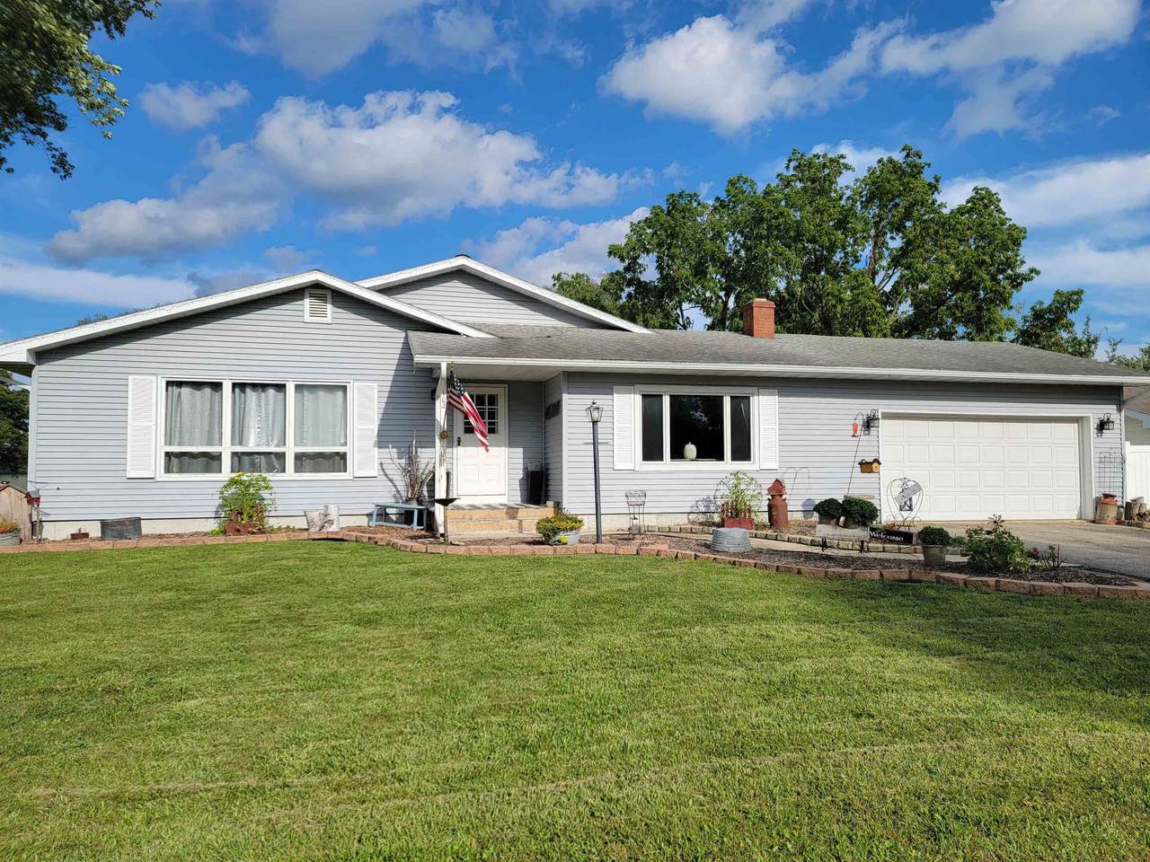 102 Lakeview Ct - Photo 1