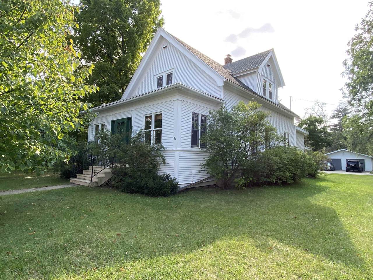 209 Main St - Photo 1