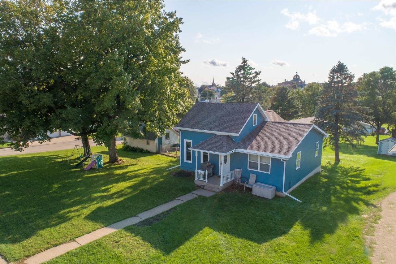 220 Lincoln St - Photo 1