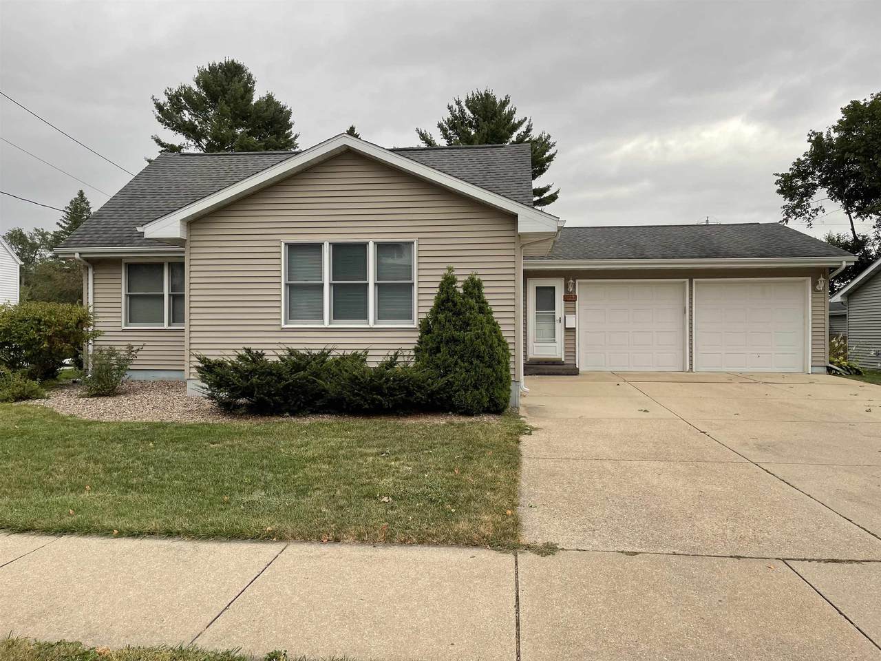 423 Fremont St - Photo 1