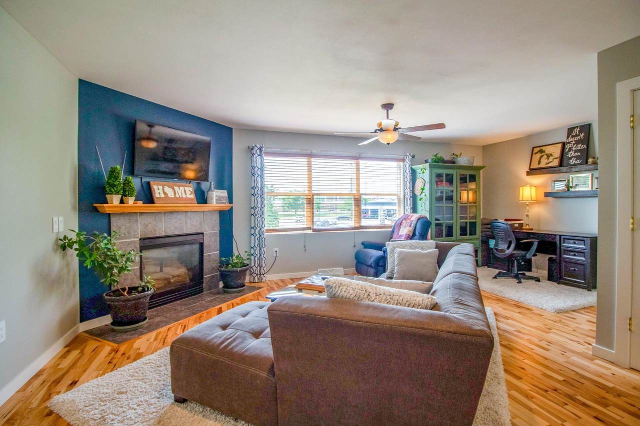 2428 Commercial Ave - Photo 1