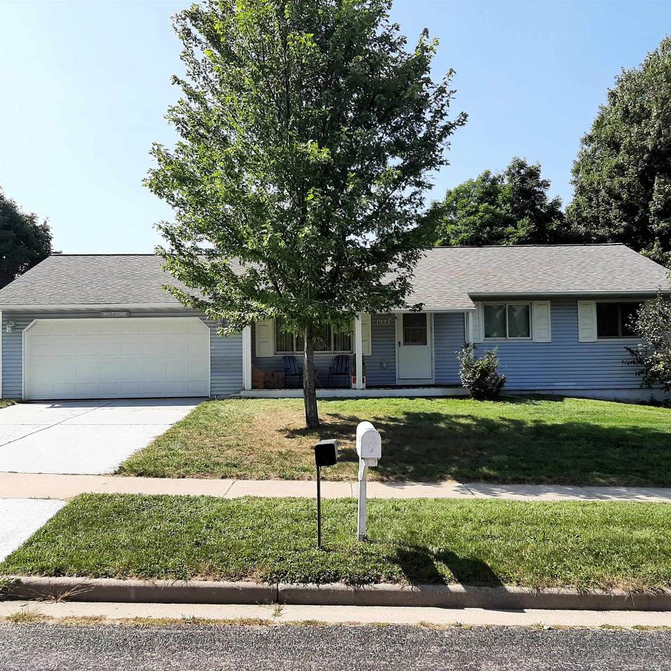 1935 Amanda Dr - Photo 1