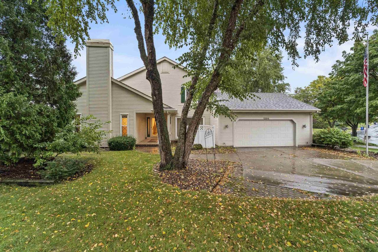1304 Stratford Ct - Photo 1