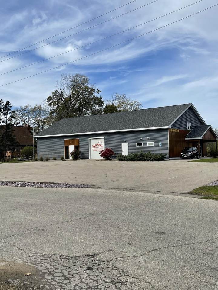 W9378 Parkway Dr - Photo 1