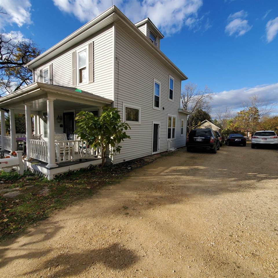 870 Main St - Photo 1