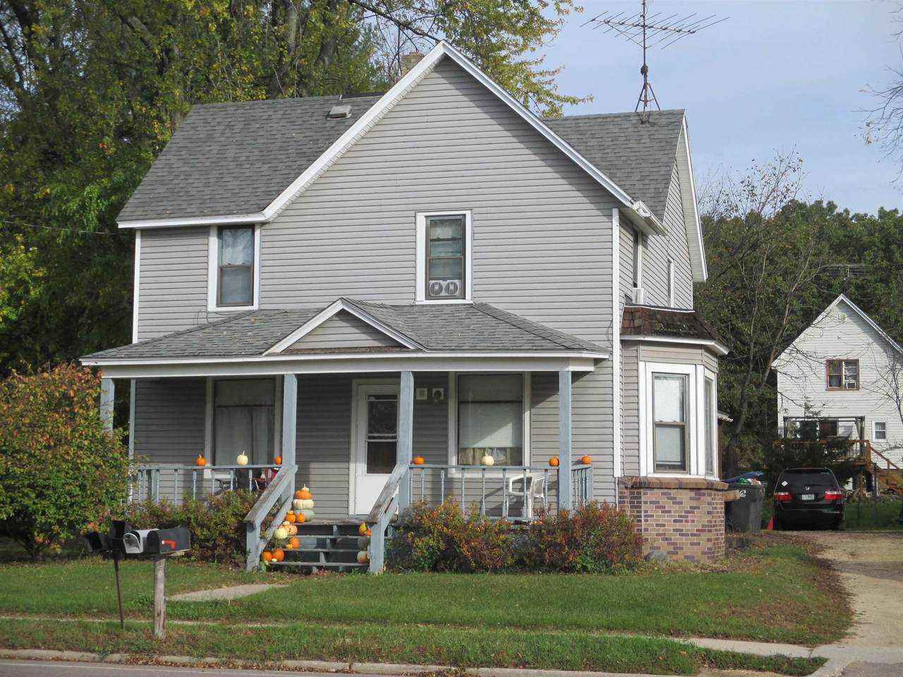243 Montello St - Photo 1