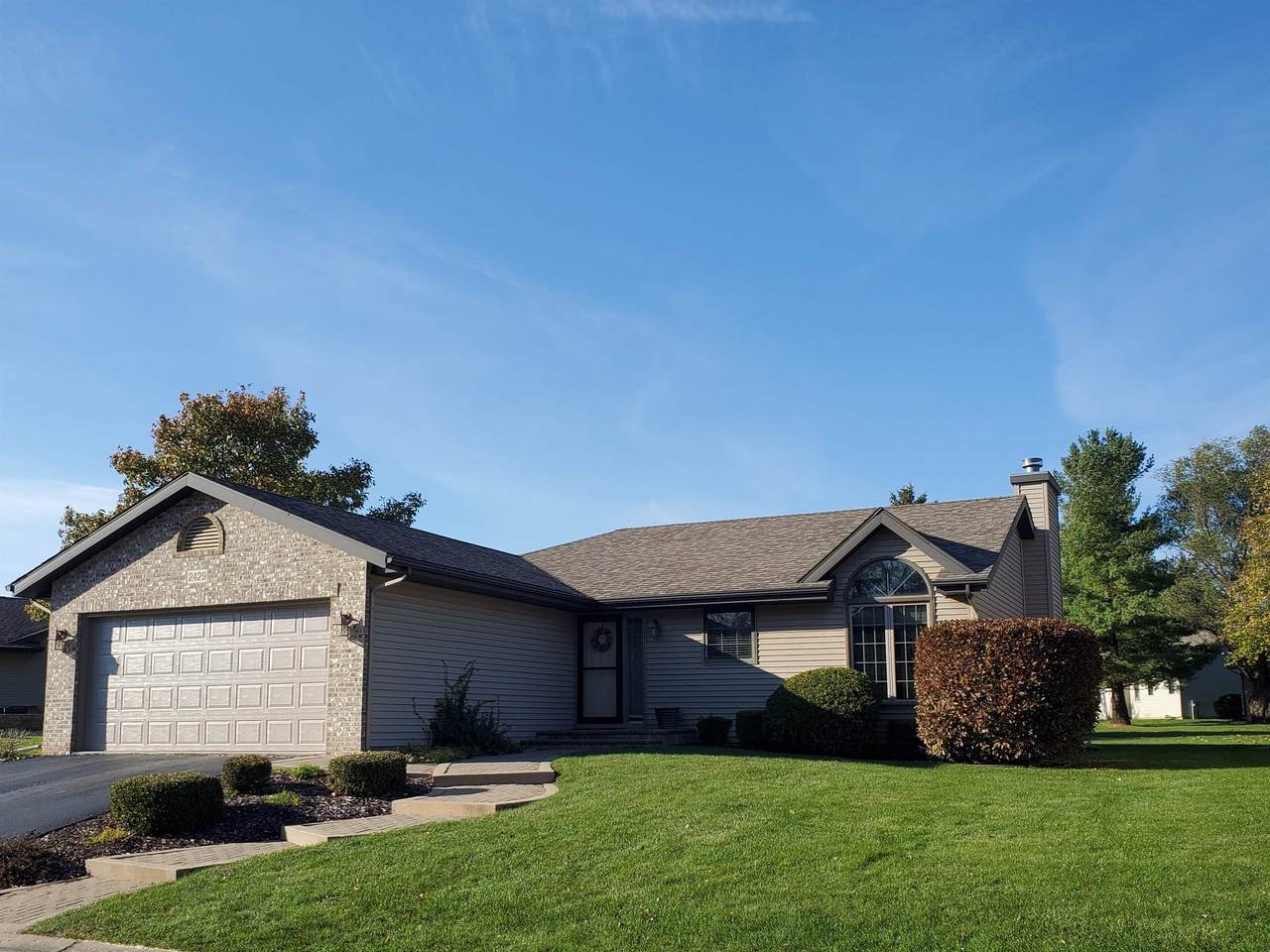 2429 Stonehedge Ln - Photo 1