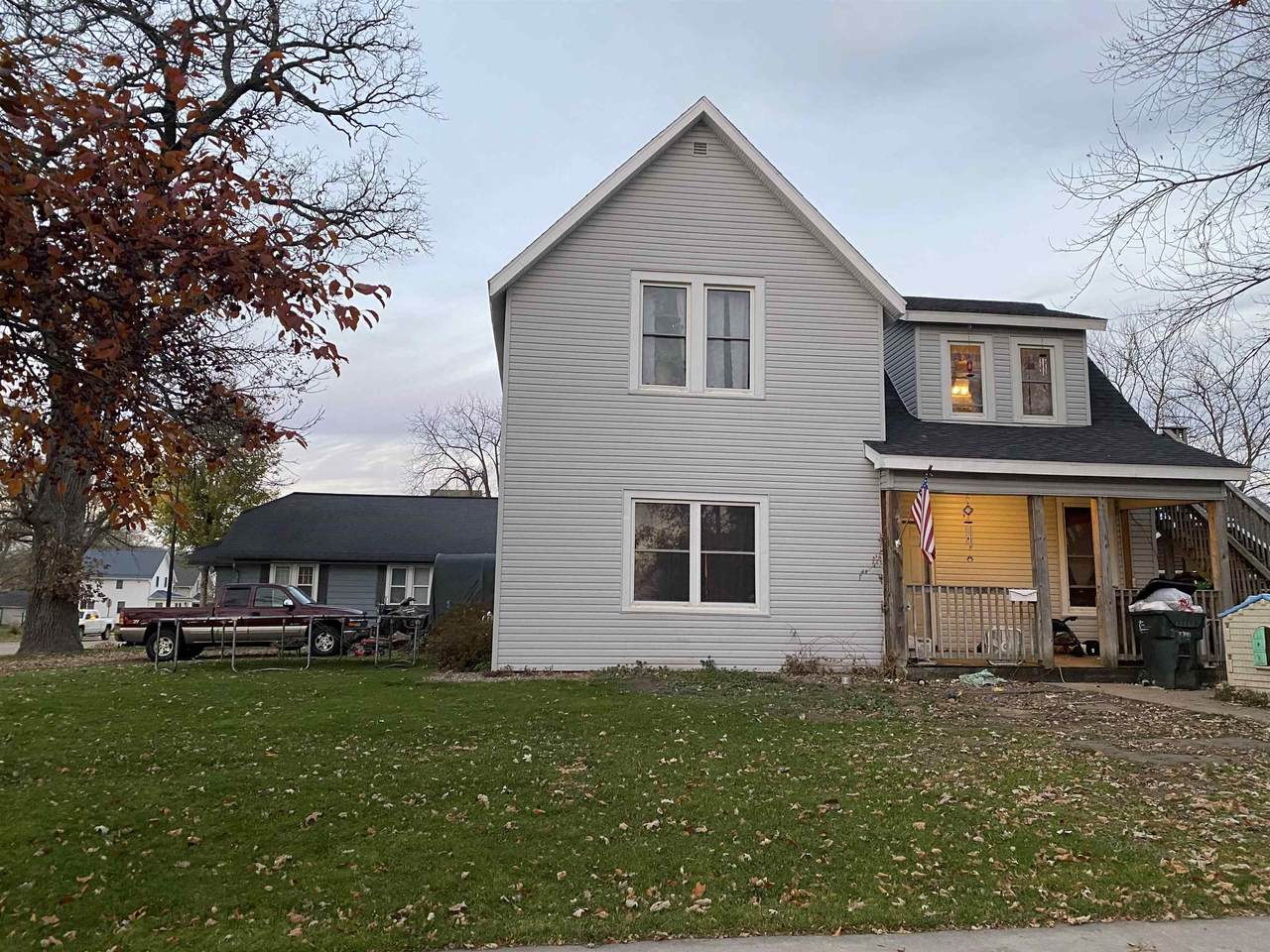 184 3rd St - Photo 1