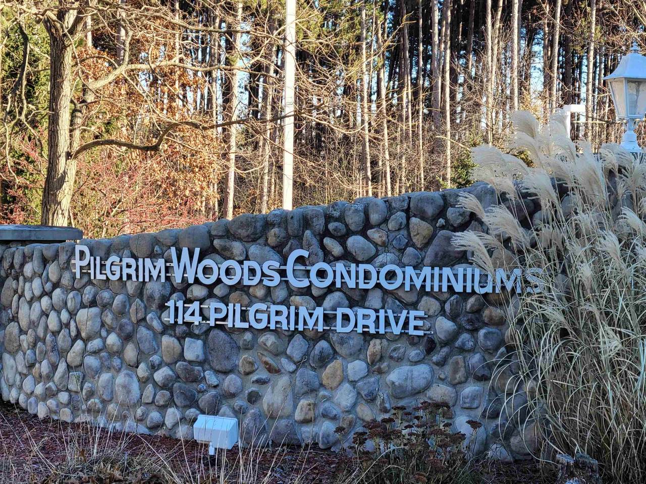 114 Pilgrim Dr - Photo 1