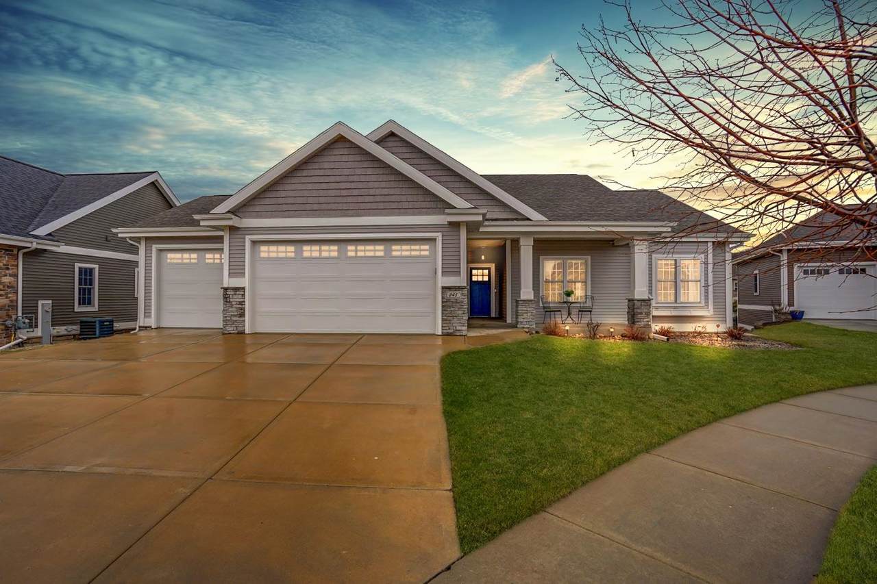 245 Greenway Cir - Photo 1