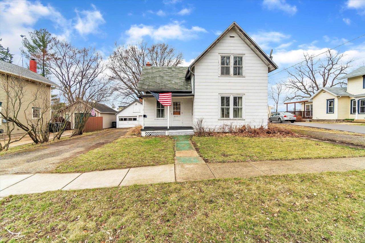211 Main St - Photo 1