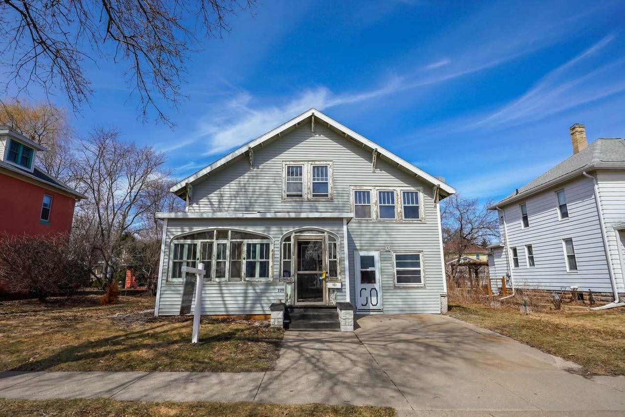 220 6th Ave - Photo 1