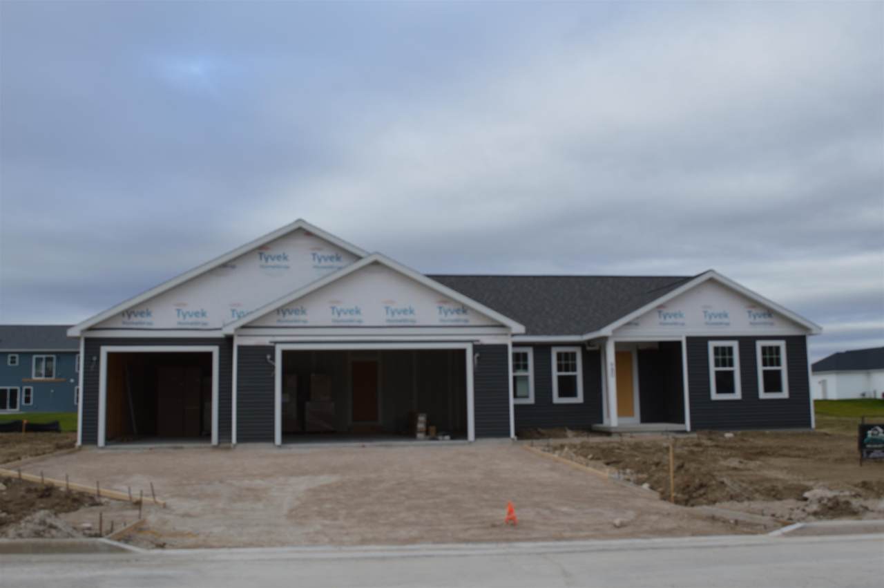 980 Pheasant Run - Photo 1