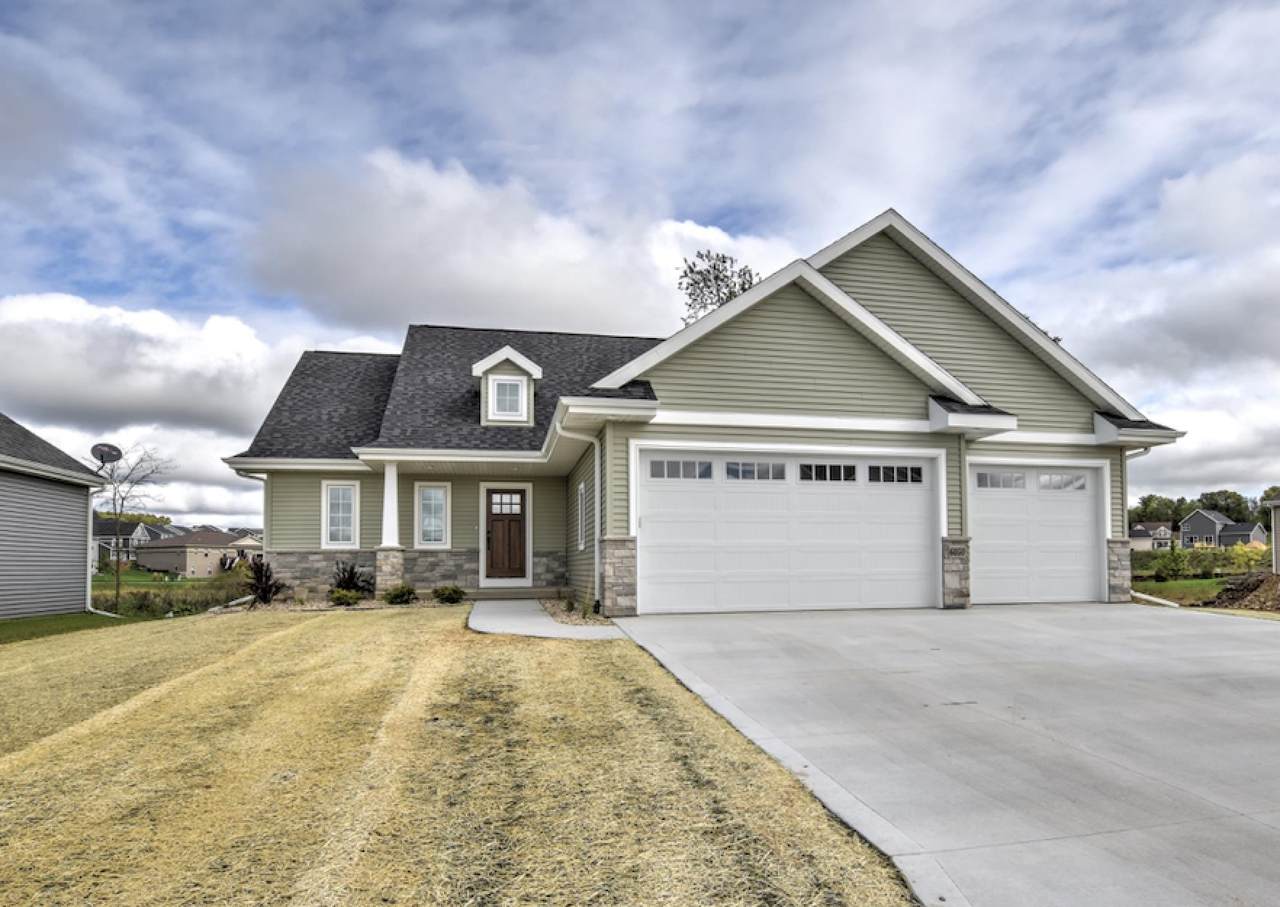 3002 London Ave - Photo 1