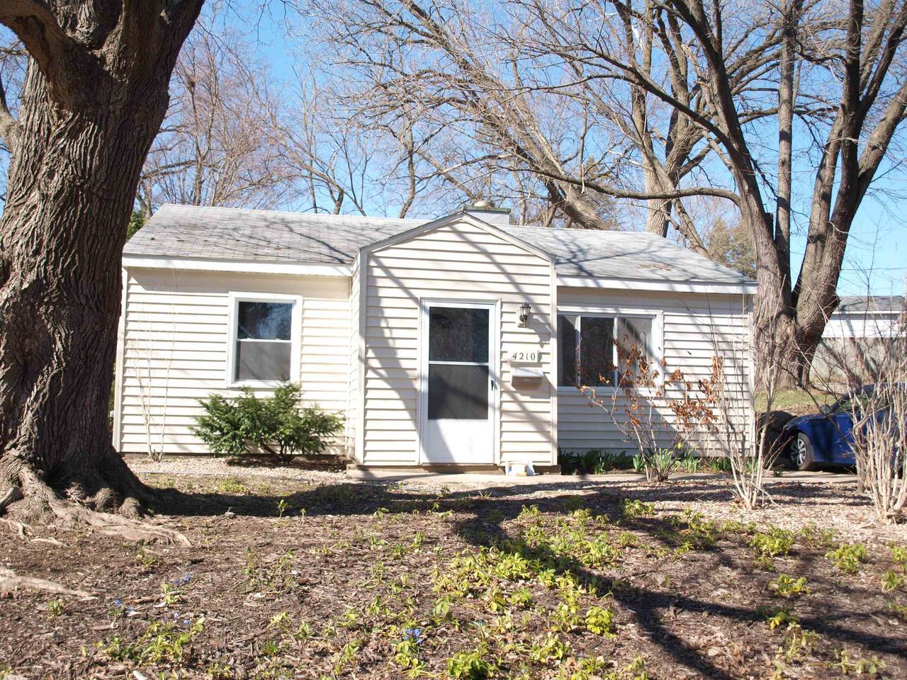 4210 Sheffield Rd - Photo 1