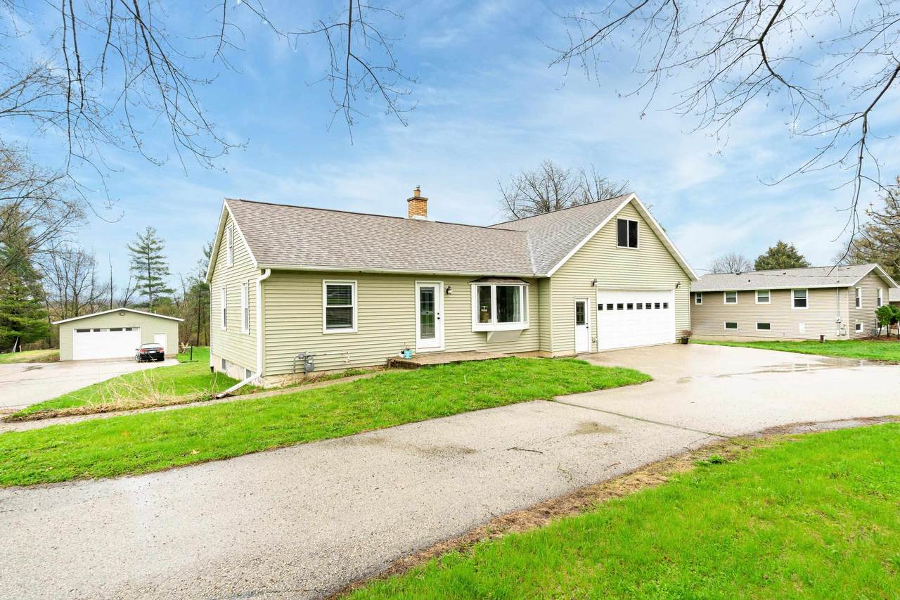 2428 County Road Mm - Photo 1