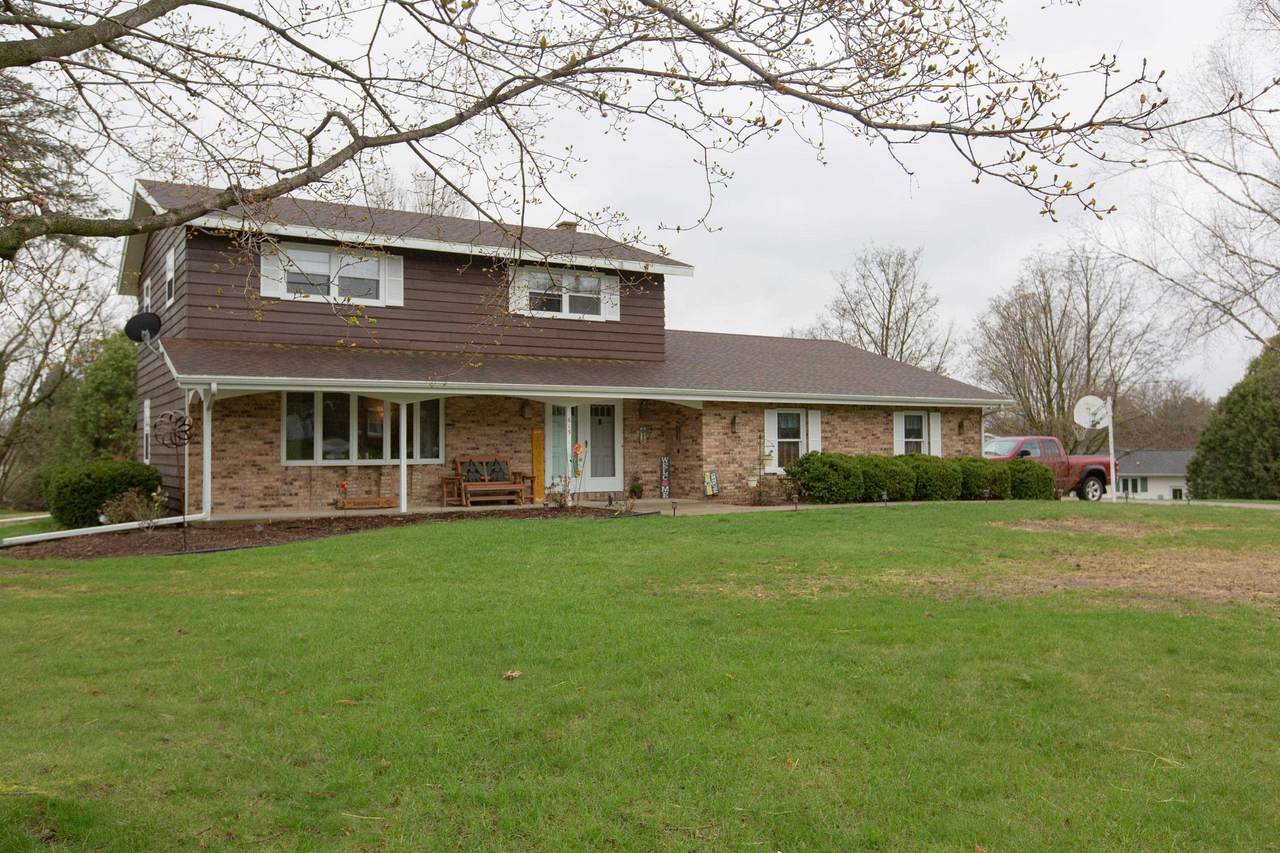 615 Ridge Ave - Photo 1