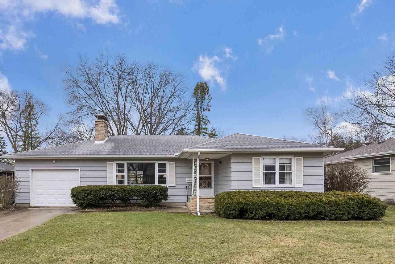 654 York St - Photo 1