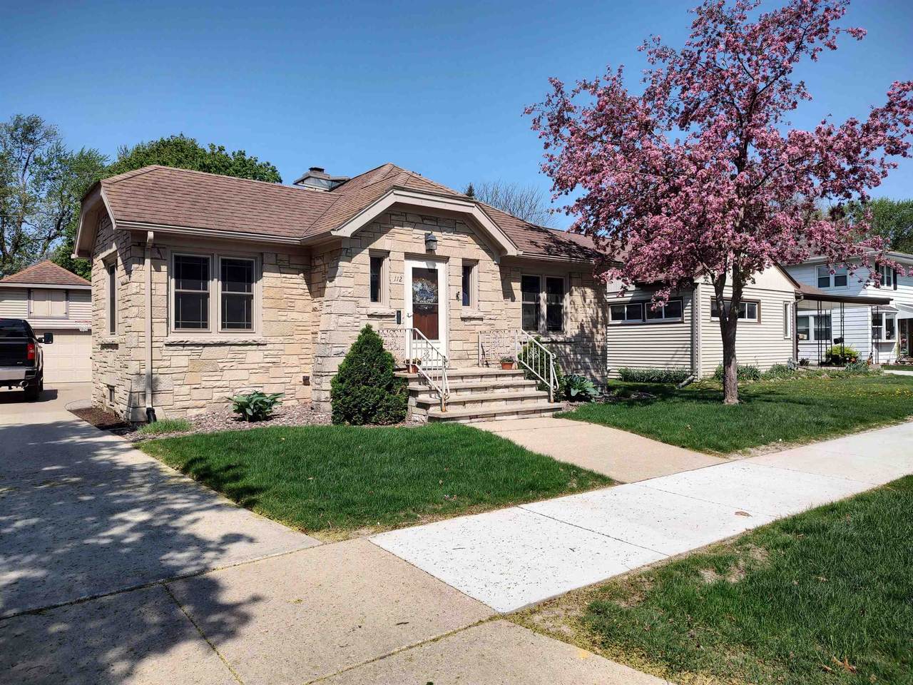112 Cleveland St - Photo 1