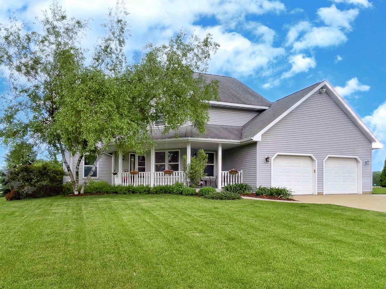 301 Mills Dr - Photo 1