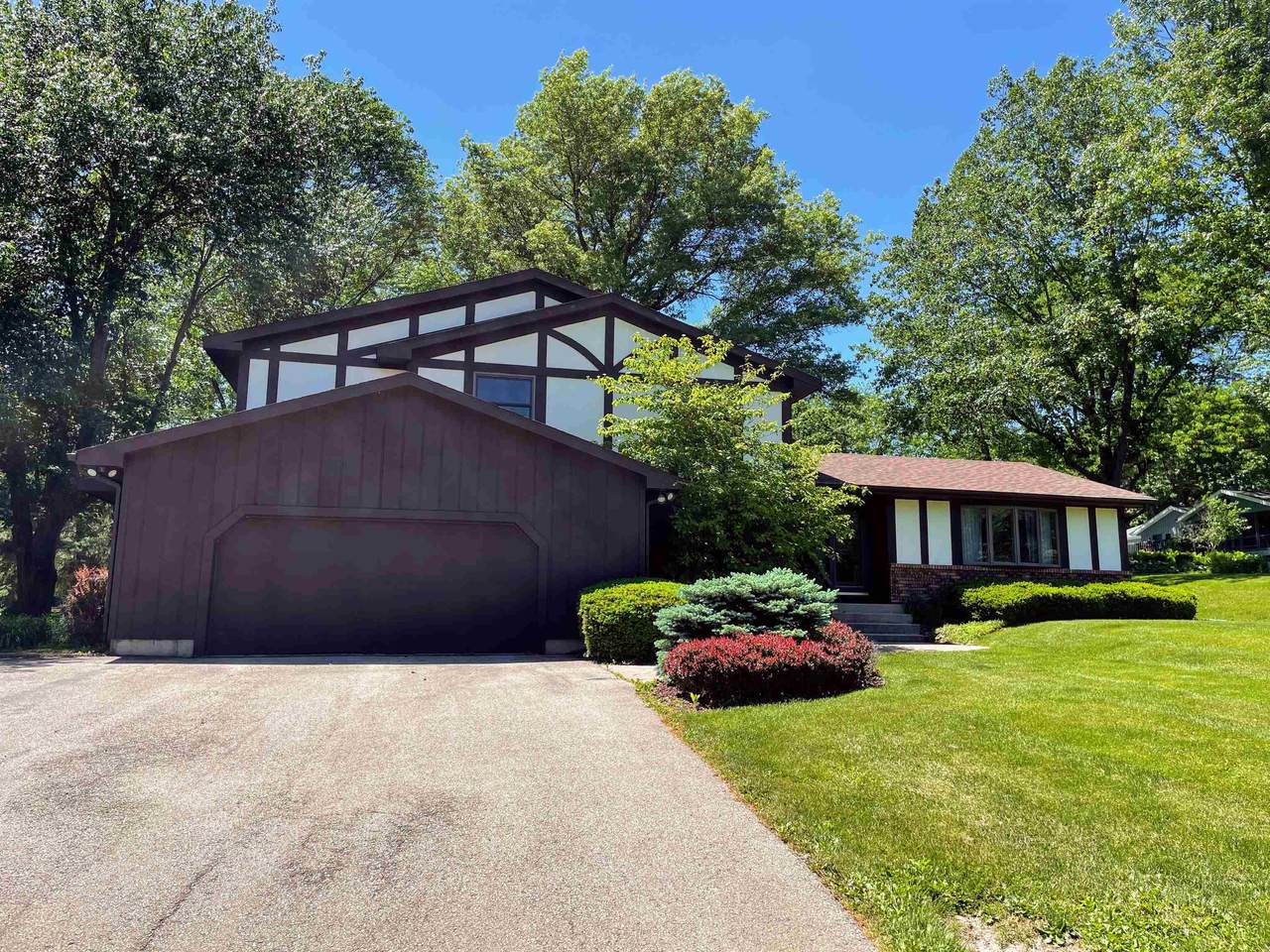 7041 Bridgeman Rd - Photo 1