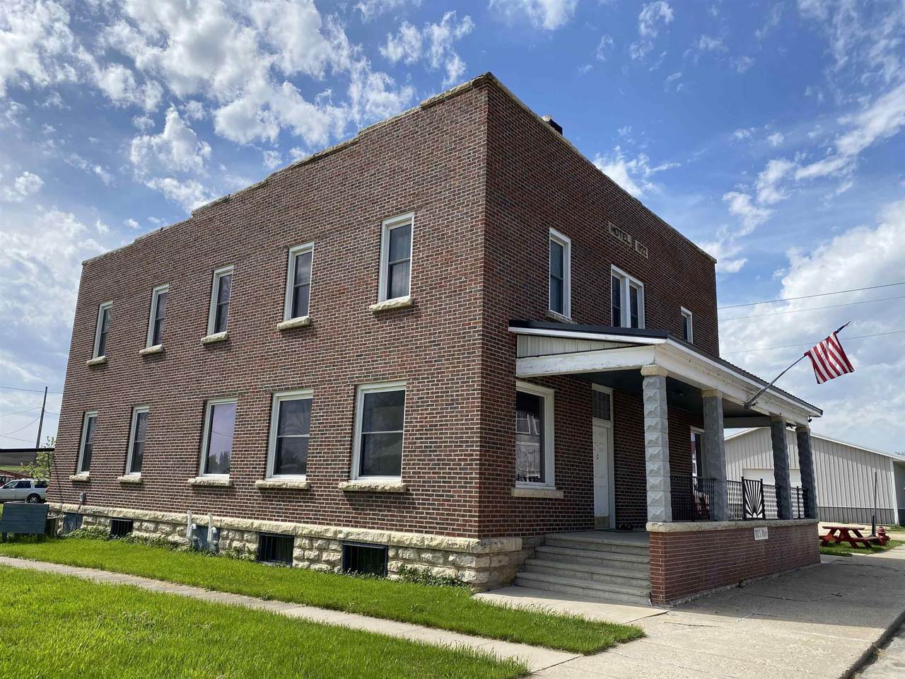 102 Main St - Photo 1