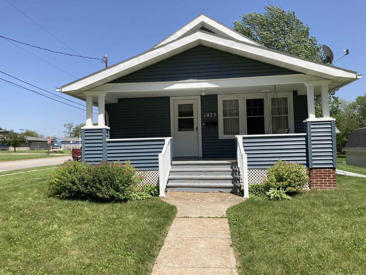 1075 4th St - Photo 1
